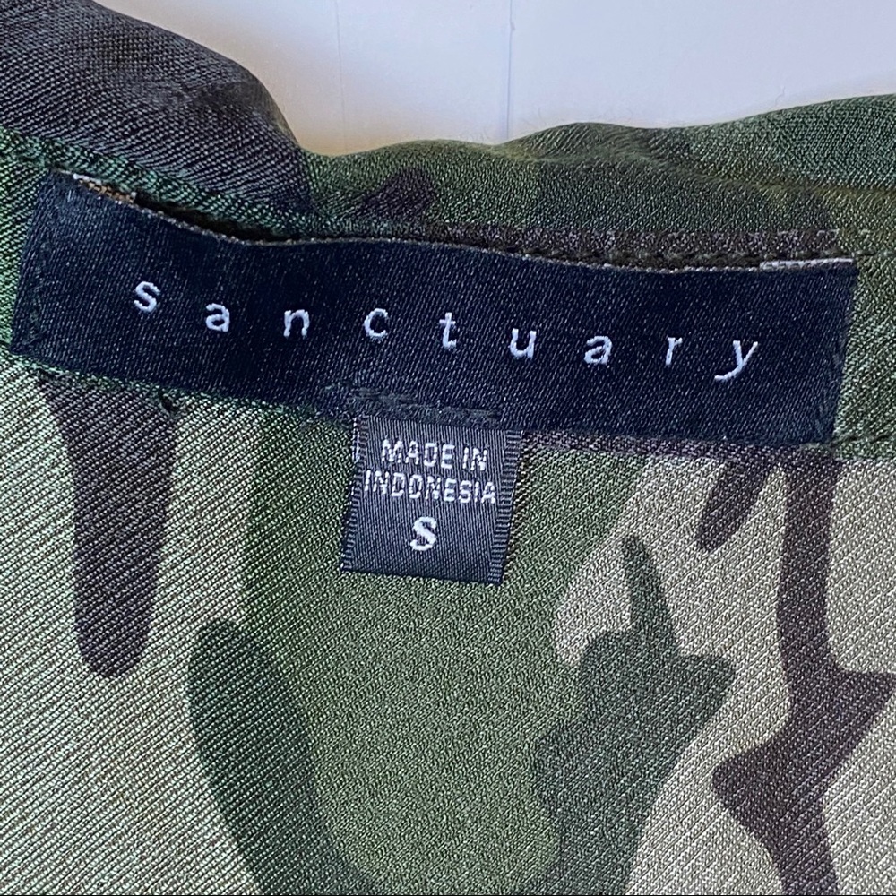 NWOT Sanctuary Camouflage Sateen Boyfriend Shirt - Picture 5 of 7